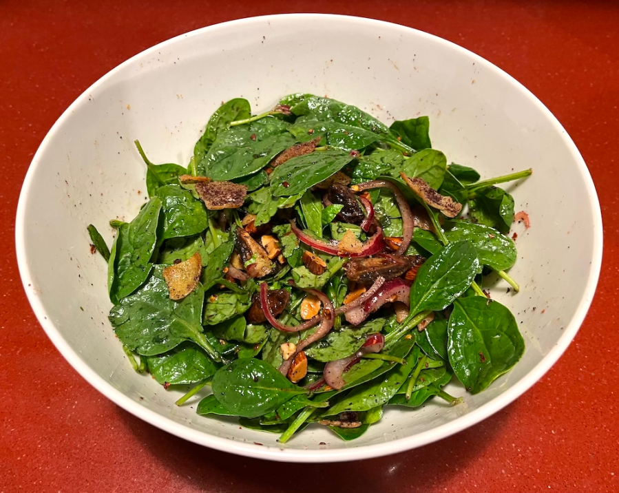 spinach salad with dates and&nbsp;almonds