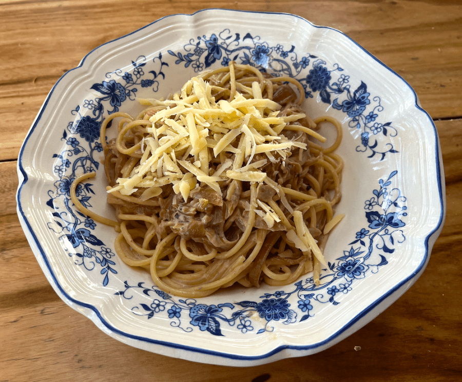 spaghetti with caramelised&nbsp;onion